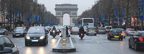 Traffic on the Champs Elysees, Paris, France. http://www.enjoy-europe.com/hte/chap18/Chap18images/0440ChampsElyseesTraffic.jpg